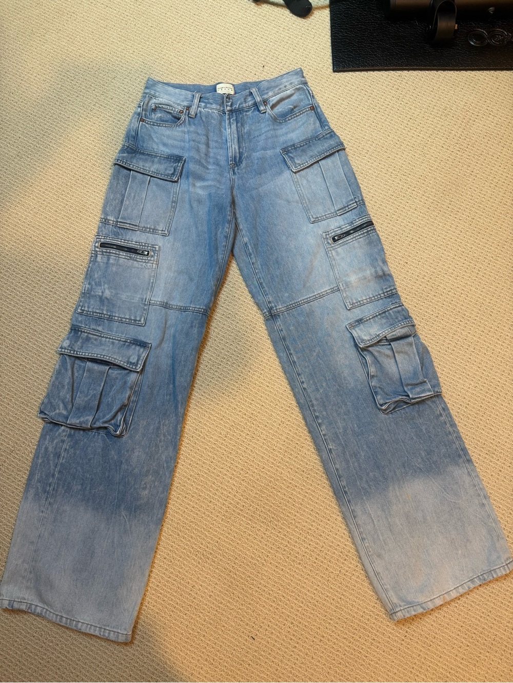 Alice and Olivia Wide-Leg Cargo Jeans for Women - Picture 3 of 6